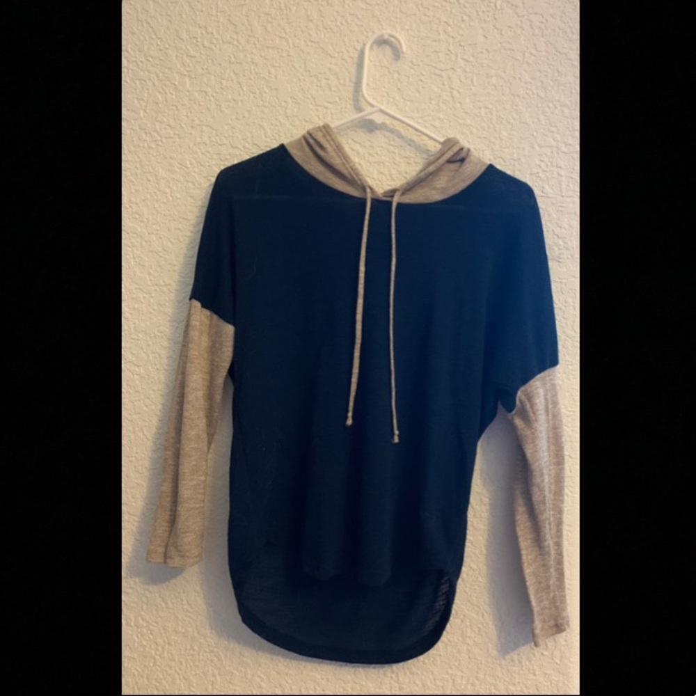 Thin sweatshirt